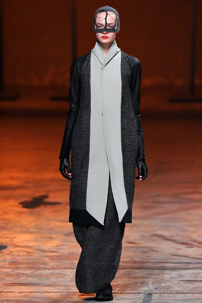 Look 32